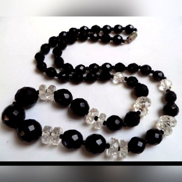 VINTAGE HIGH END ART DECO ERA FACETED BLACK CRYSTAL BEADS NECKLACE 24" - Picture 1 of 3